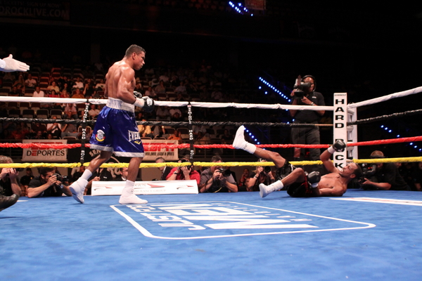 Juan Urango retains IBF 140 lb Title with Stoppage win over Randall Bailey
