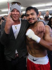 627263-micky-rourke-with-manny-pacquiao-boxing