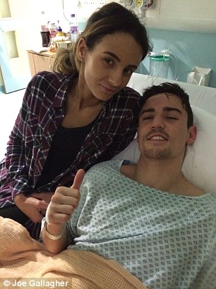 2422D5C200000578-2878771-Anthony_Crolla_and_girlfriend_Fran_Sanderson_pose_as_the_boxer_r-a-28_1418898551143