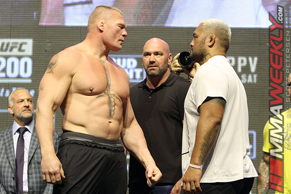 06-Brock-Lesnar-Mark-Hunt-UFC-200-weigh