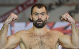 Рахим Чахкиев завершил боксерскую карьеру