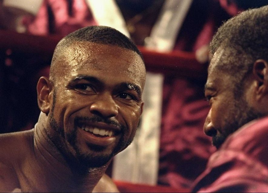 Roy jones песни. Рой Джонс фильм мотивация. Фильм про Рой Джонса и белую гориллу. Стрижка как у роя Джонса. Слова Тайсона про Рой Джонса и Али.